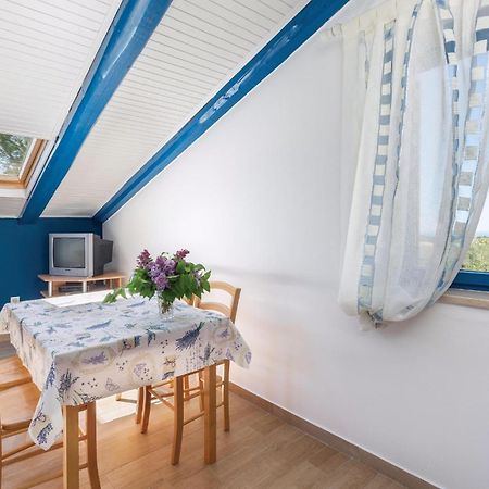 Cozy Apartment In Tar With House Sea View Tar-Vabriga 외부 사진