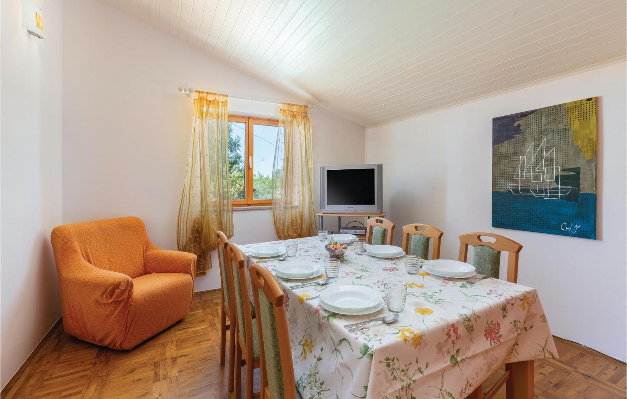 Cozy Apartment In Tar With House Sea View Tar-Vabriga 외부 사진