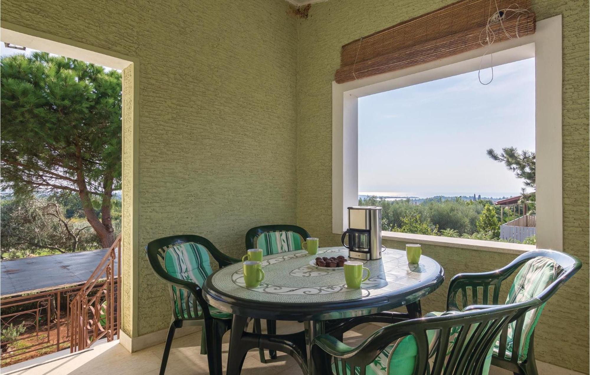 Cozy Apartment In Tar With House Sea View Tar-Vabriga 외부 사진