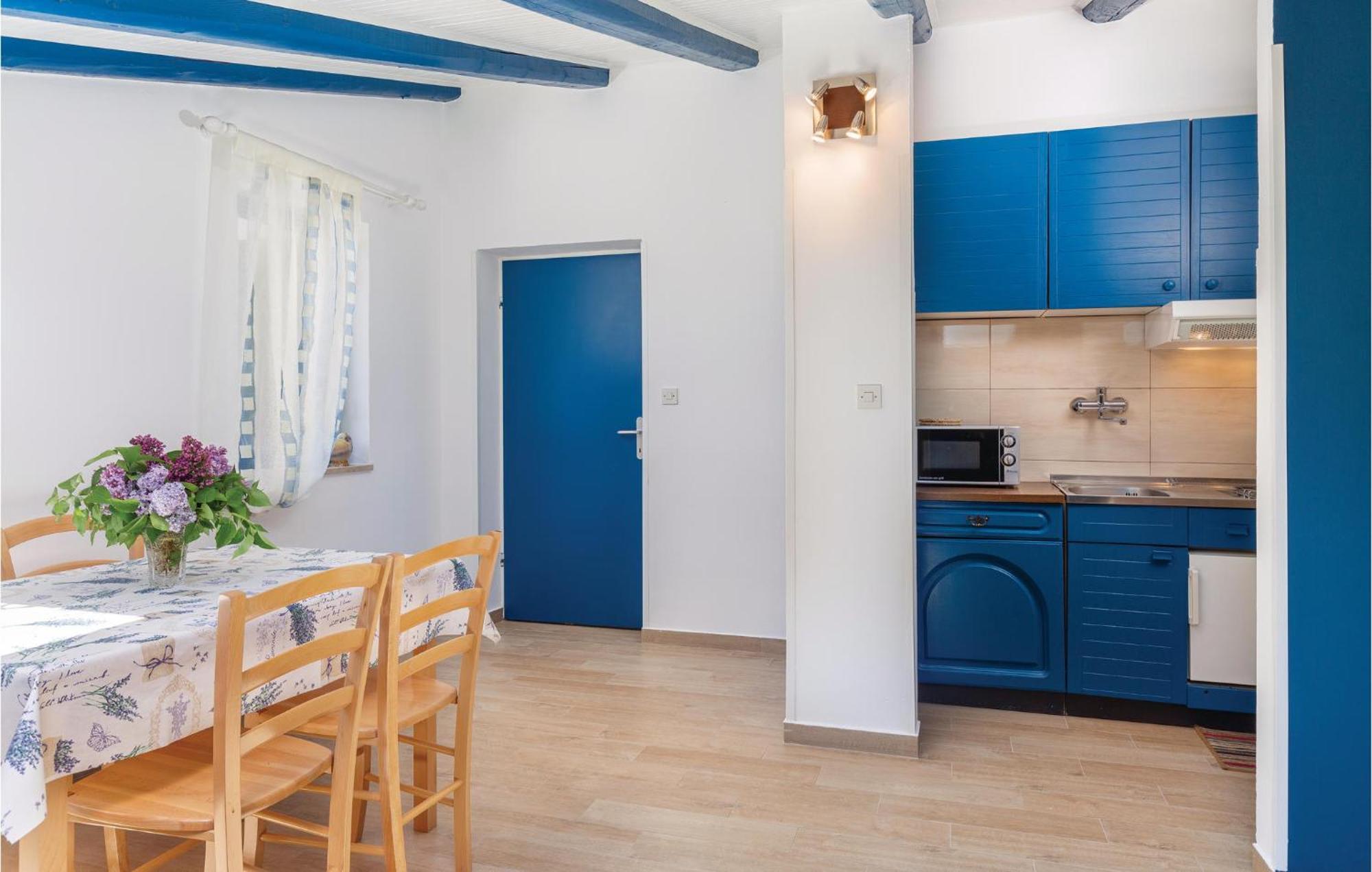 Cozy Apartment In Tar With House Sea View Tar-Vabriga 외부 사진