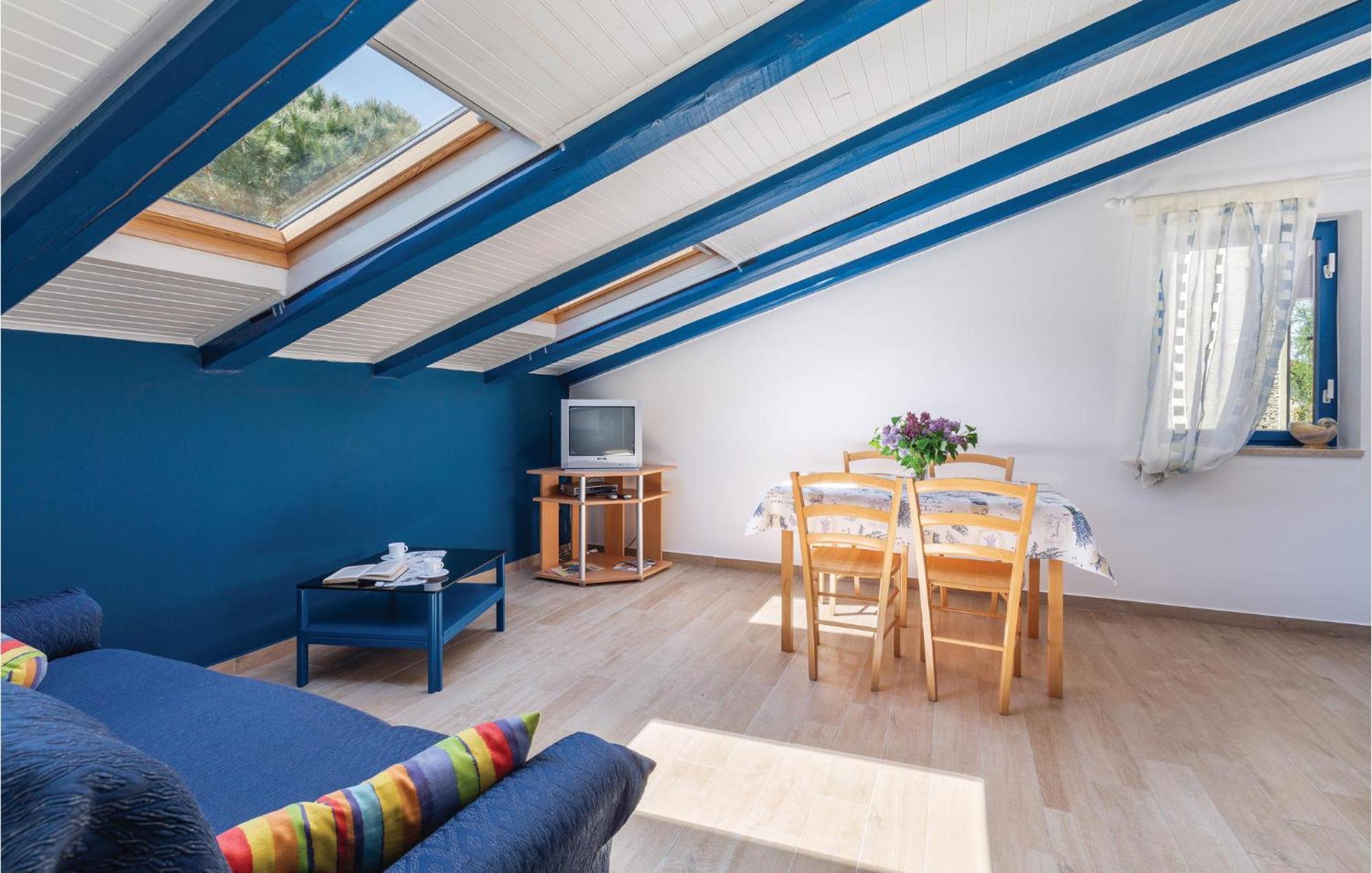 Cozy Apartment In Tar With House Sea View Tar-Vabriga 외부 사진