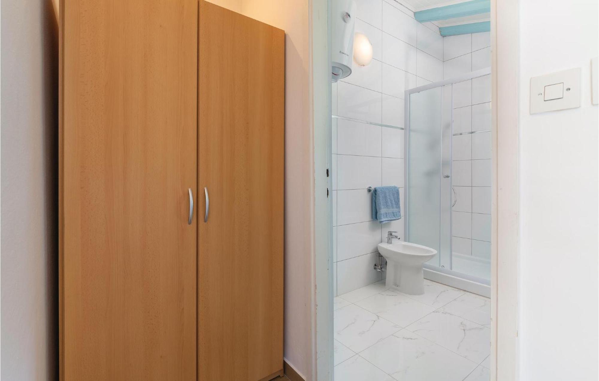 Cozy Apartment In Tar With House Sea View Tar-Vabriga 외부 사진