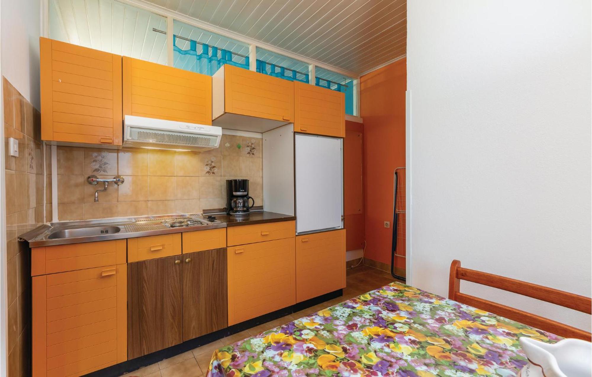 Cozy Apartment In Tar With House Sea View Tar-Vabriga 외부 사진